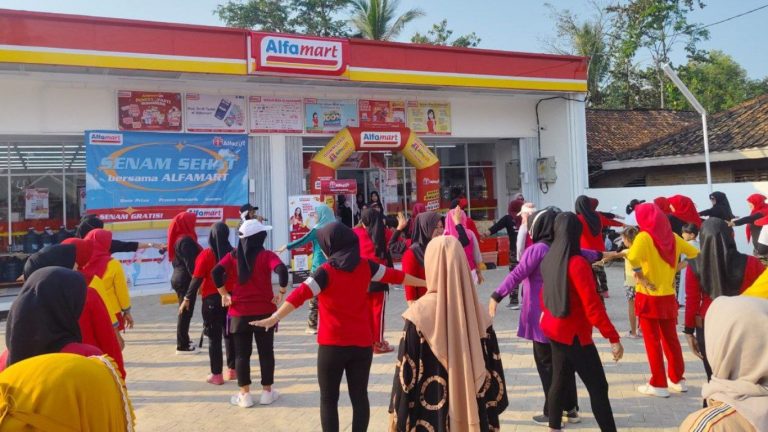 Senam bersama Alfamart dan bisnis bersama Alfamind di Kabupaten Pesawaran