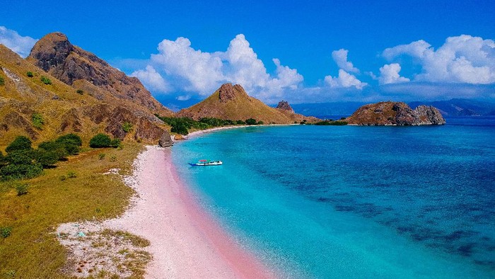 rekomendasi liburan di Pantai Pink